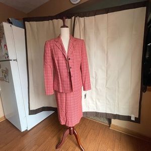 (348-1) new Le suit petite women 2 piece skirt suit set size 10P